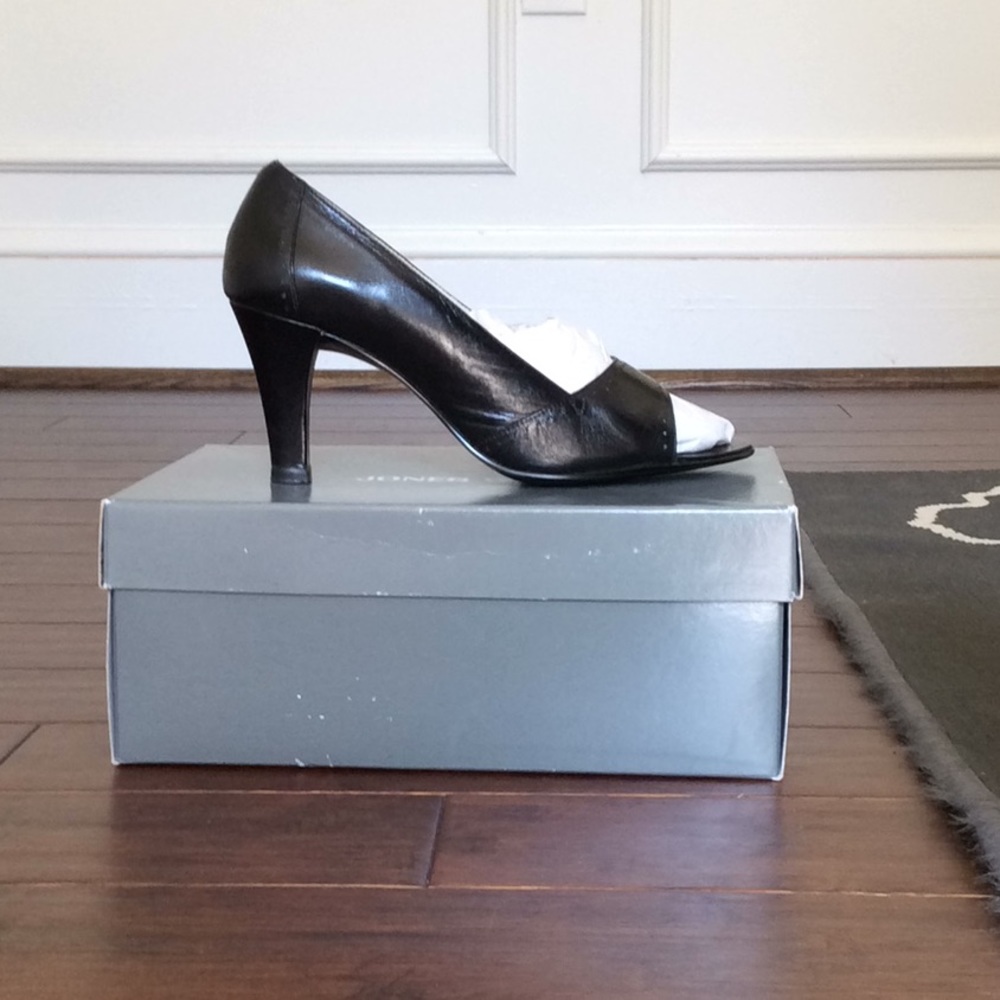 Jones wear heels